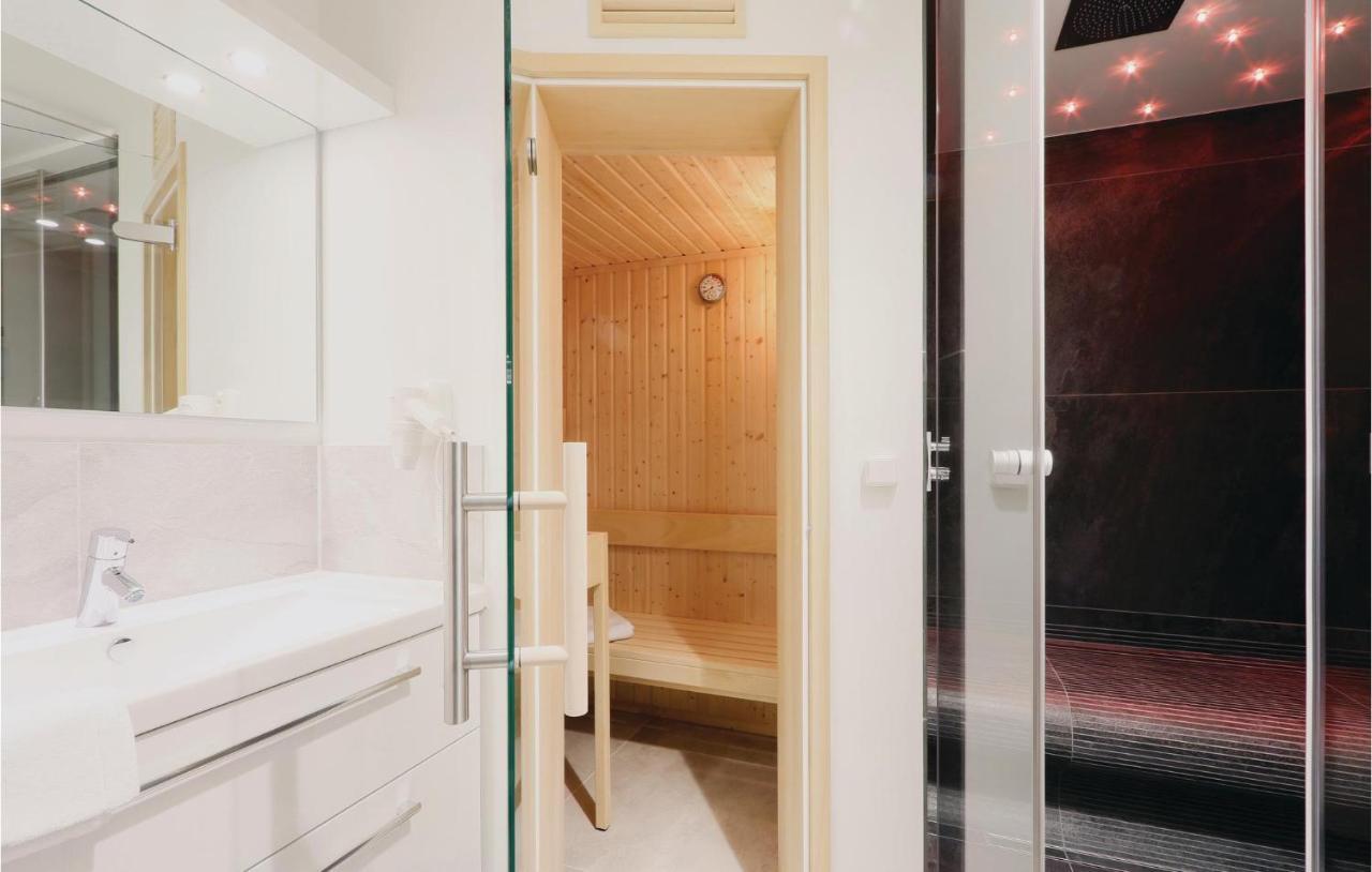 Cozy Apartment In Luebeck Travemuende With Sauna Екстериор снимка